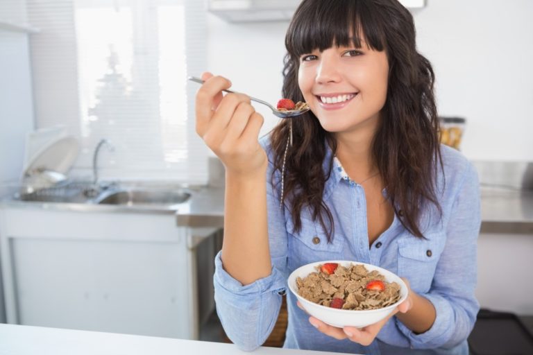 woman eating breakfast