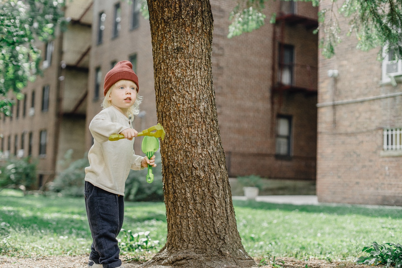 yard child playing