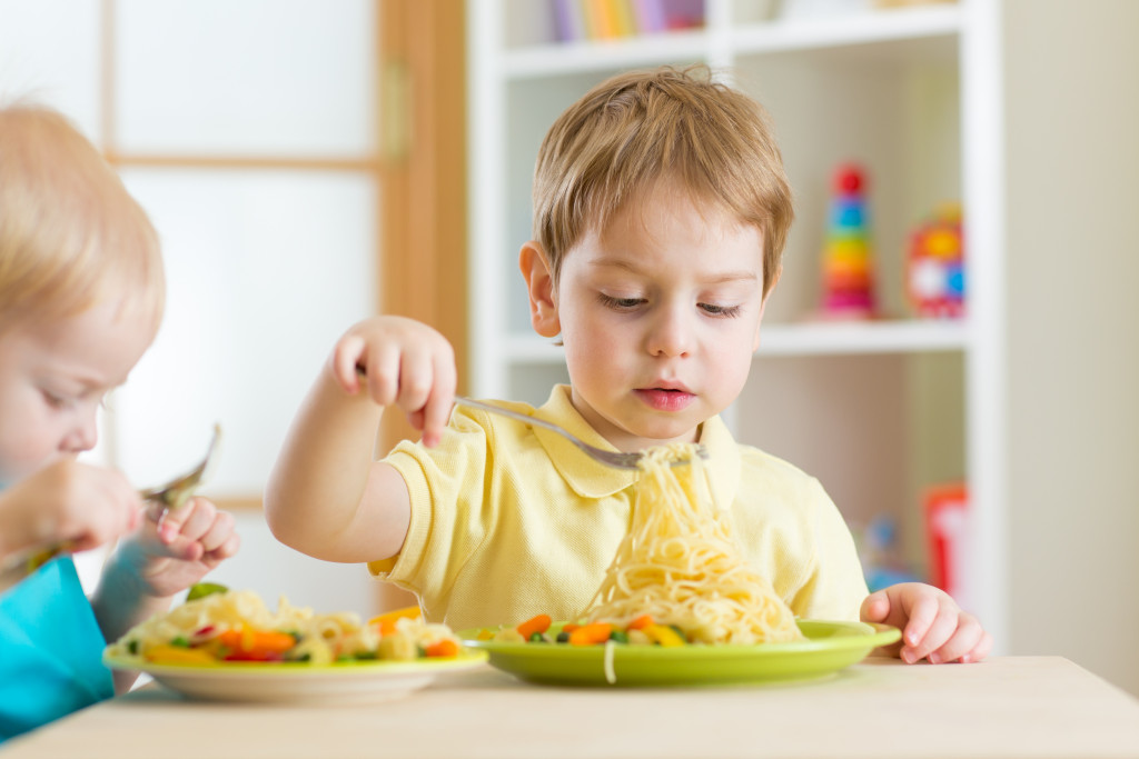 kids eating