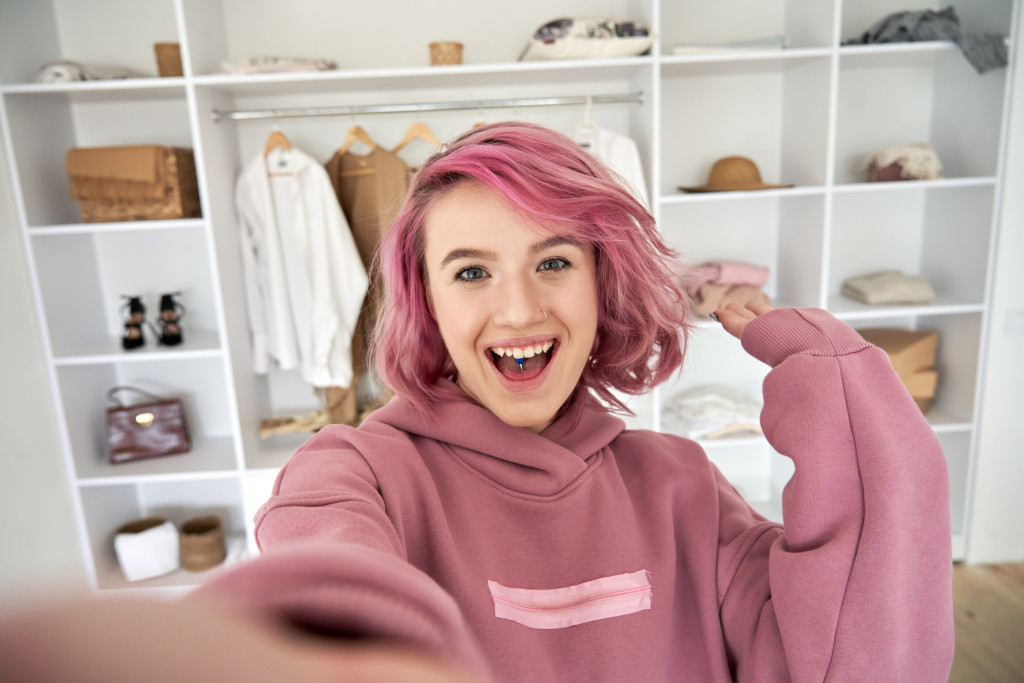 gen z teen girl with pink hair