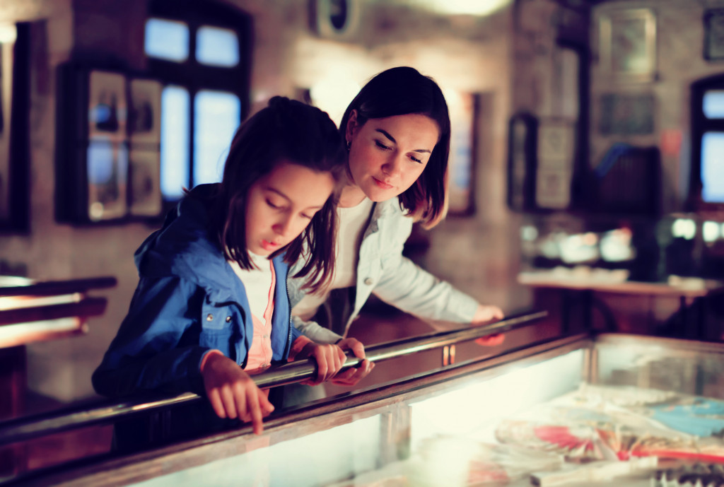 Mother and daughter looking at expositions in museum