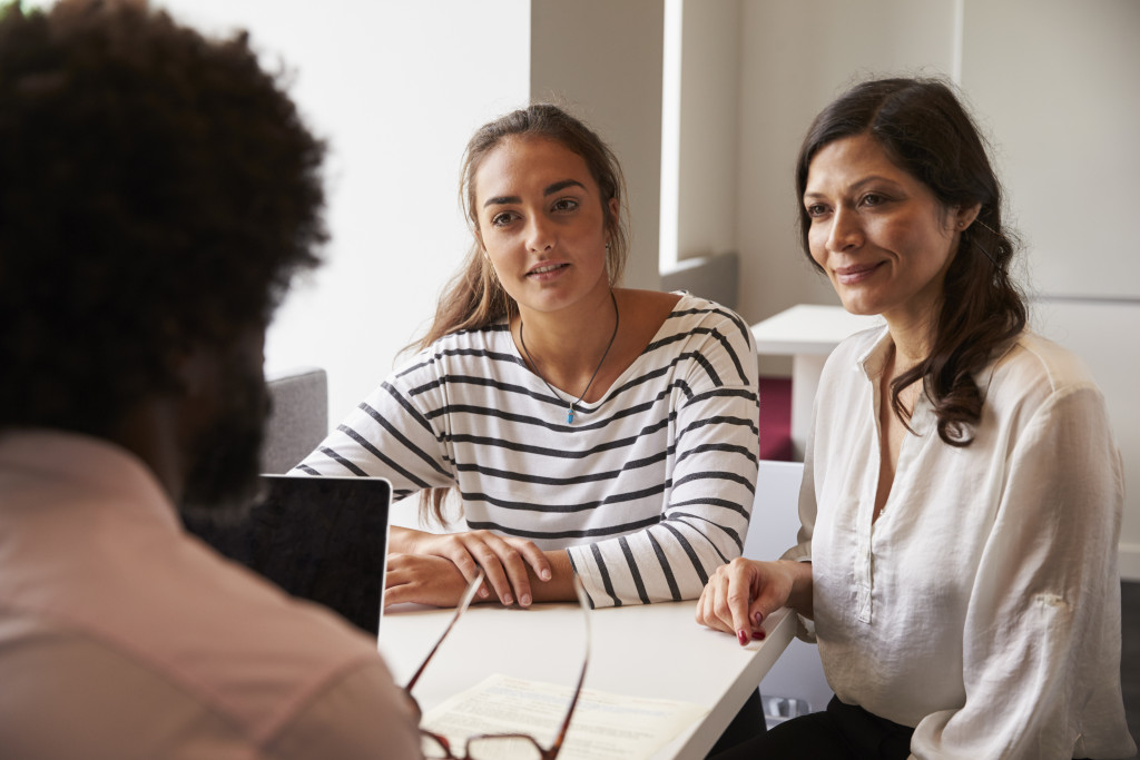 mom and teen daughter talking to a therapist