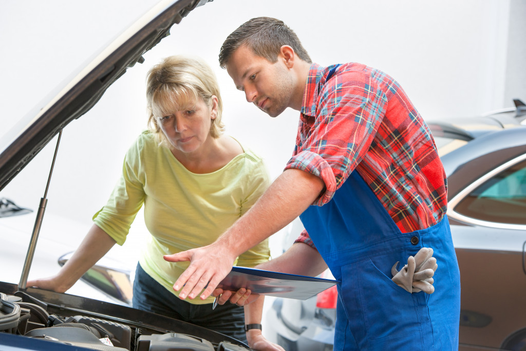 mom with a mechanic learning