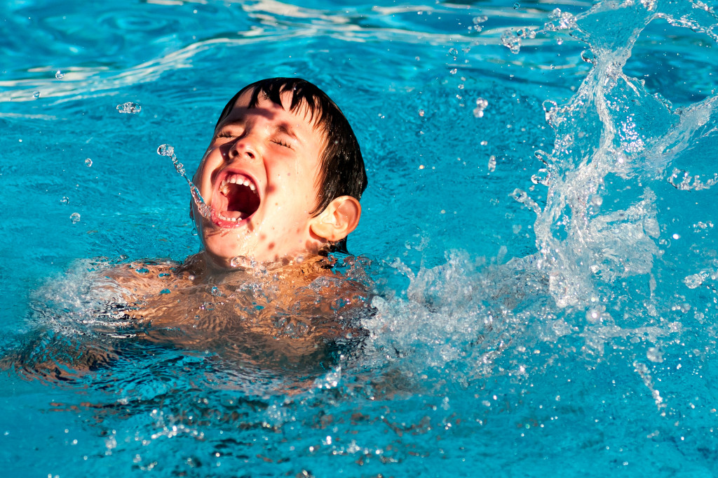 little boy drowning in pool